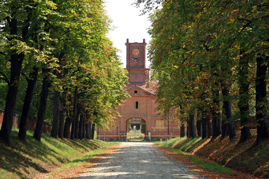 Parco-La-Mandria Borgo Castello retro